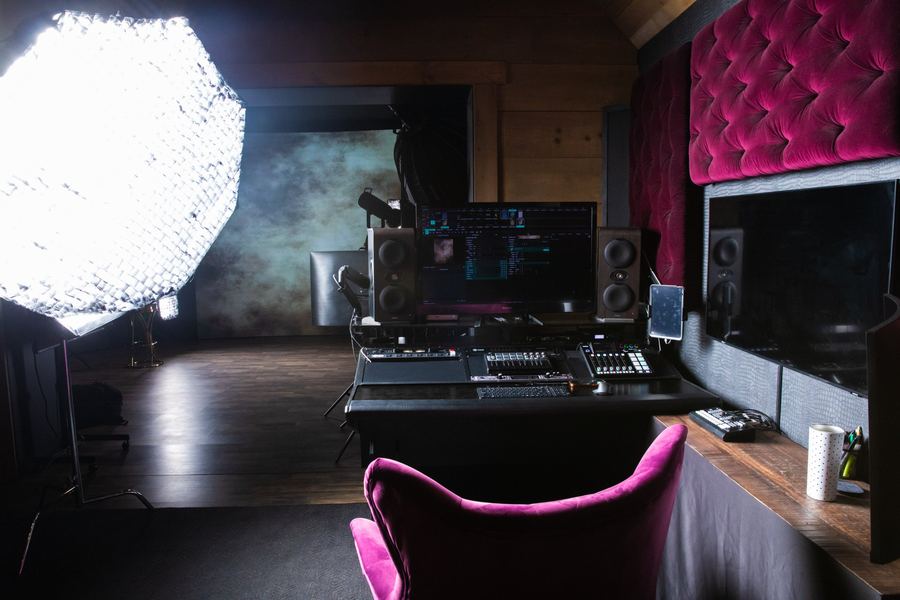 The control desk looks straight onto the stage.